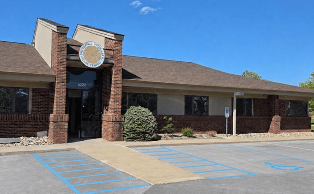 EVCC Saginaw Exterior Photo - Hero, emergency vet saginaw flint frankenmuth midland bay city
